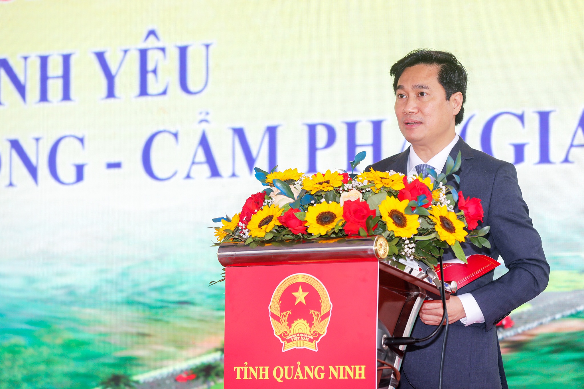 Quang Ninh,  Thu tuong,  Thu tuong Pham Minh Chinh,  cau Tinh Yeu,  cau Cua Luc 1,  duong bao bien Ha Long - Cam Pha,  cong trinh giao thong,  giao thong anh 6