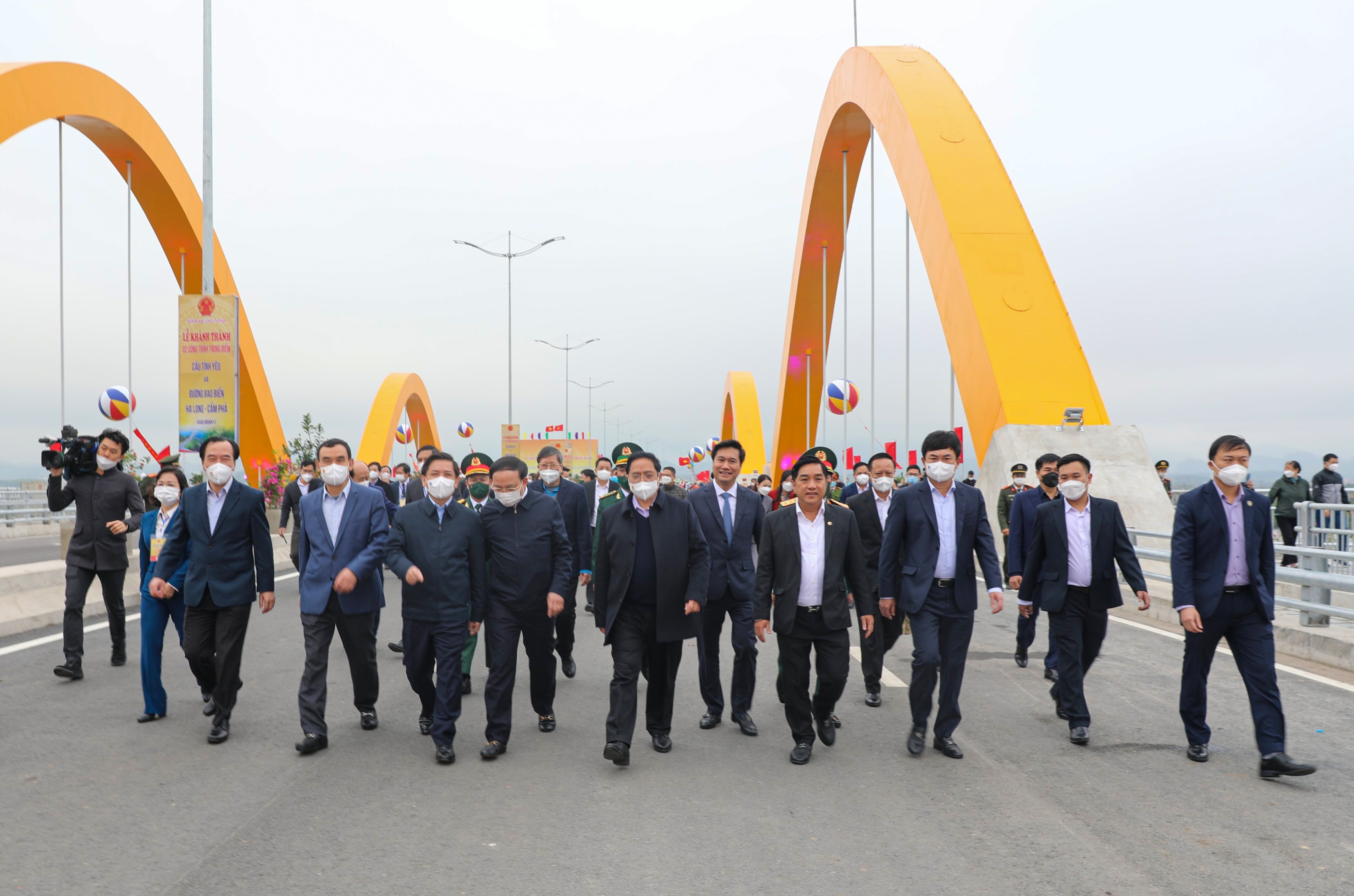 Quang Ninh,  Thu tuong,  Thu tuong Pham Minh Chinh,  cau Tinh Yeu,  cau Cua Luc 1,  duong bao bien Ha Long - Cam Pha,  cong trinh giao thong,  giao thong anh 3