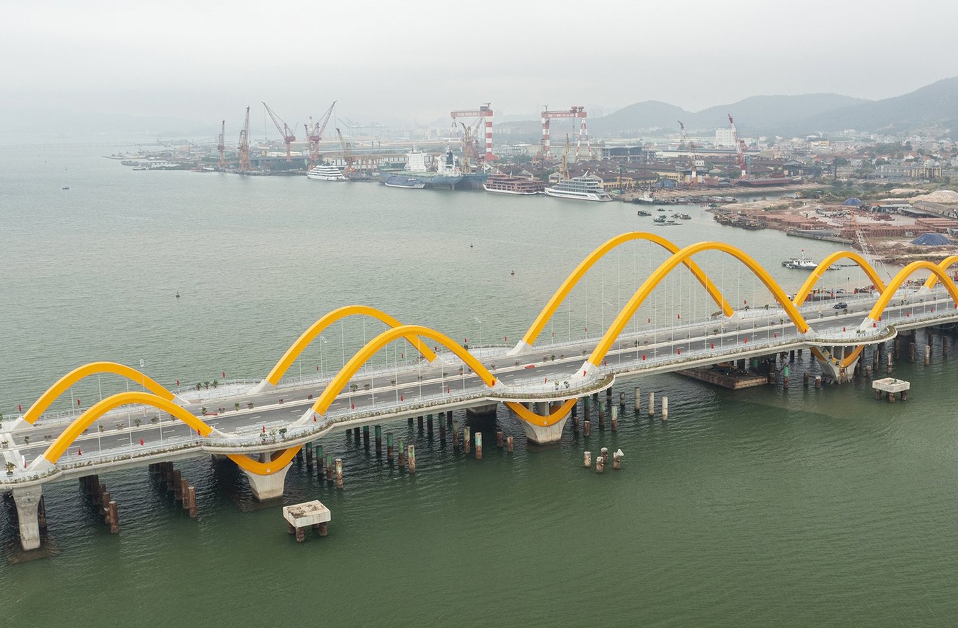 Cau Tinh Yeu o Quang Ninh duoc dua vao su dung hinh anh