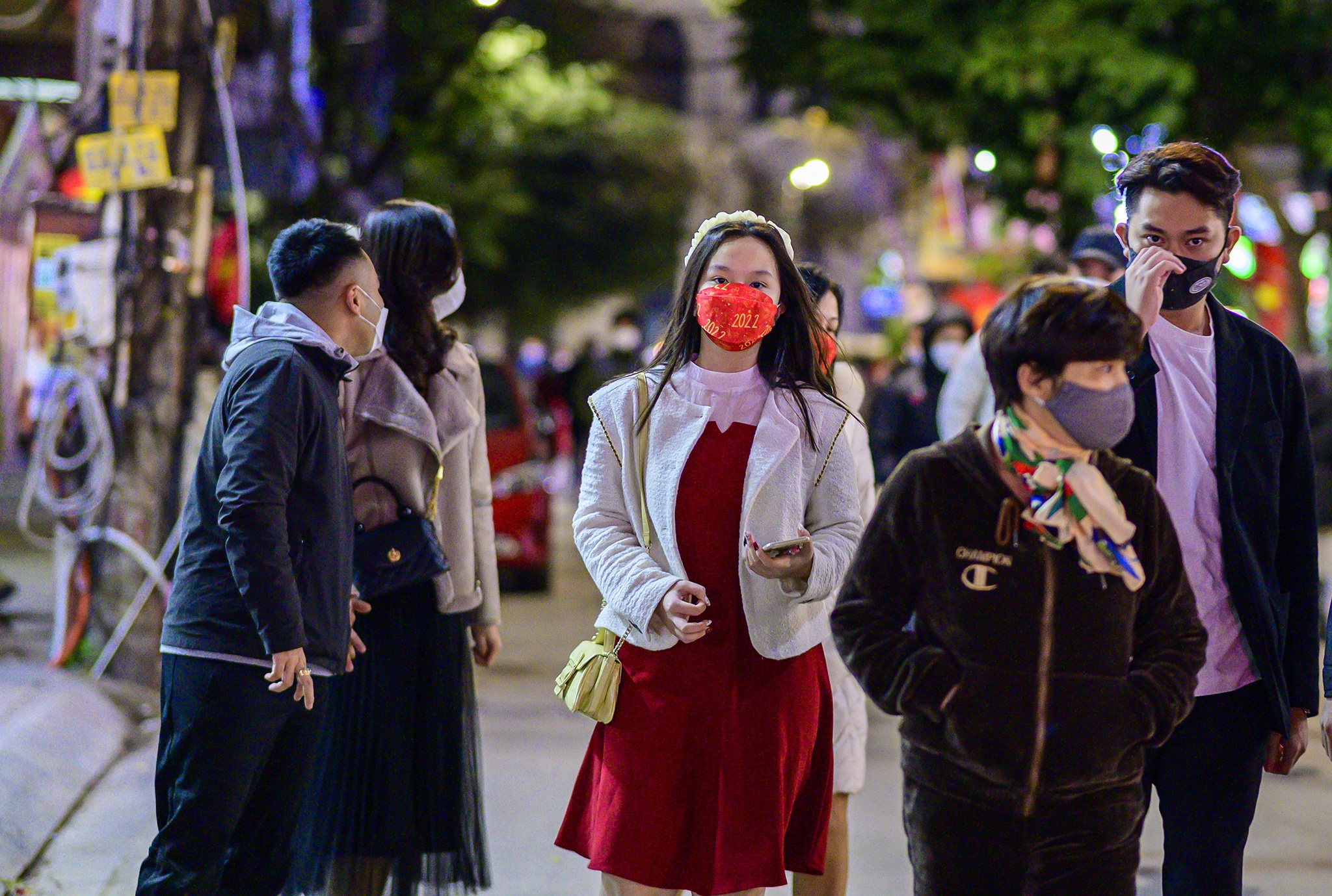 Quang Ninh,  Ha Long,  chua Long Tien,  xep hang,  di le chua dau nam,  phat giao,  le bai anh 1