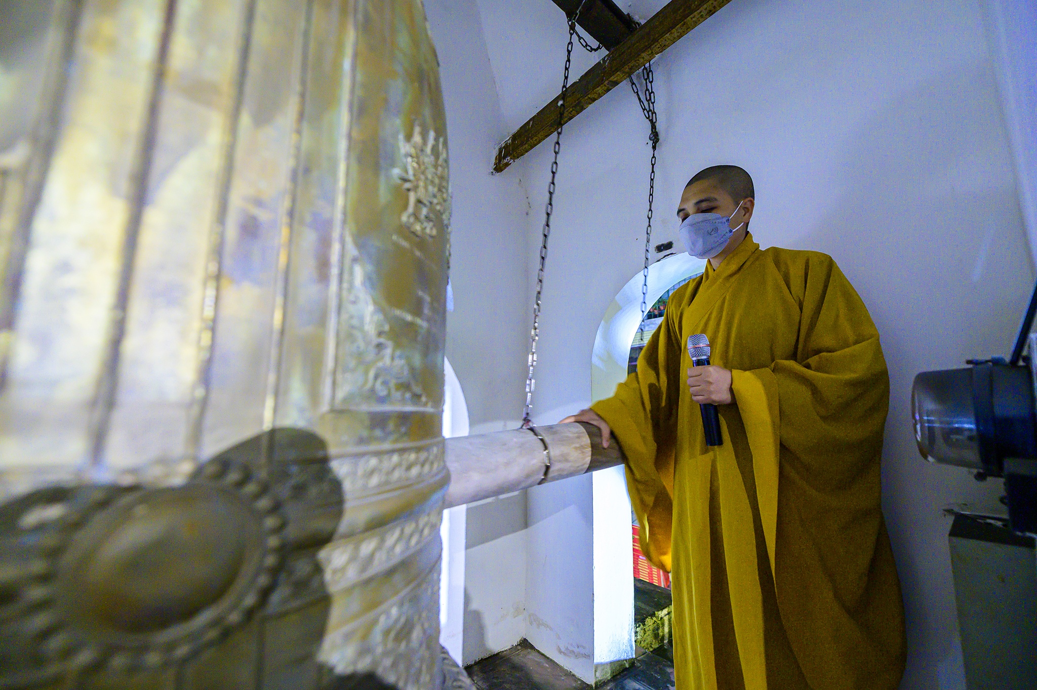 Quang Ninh,  Ha Long,  chua Long Tien,  xep hang,  di le chua dau nam,  phat giao,  le bai anh 2