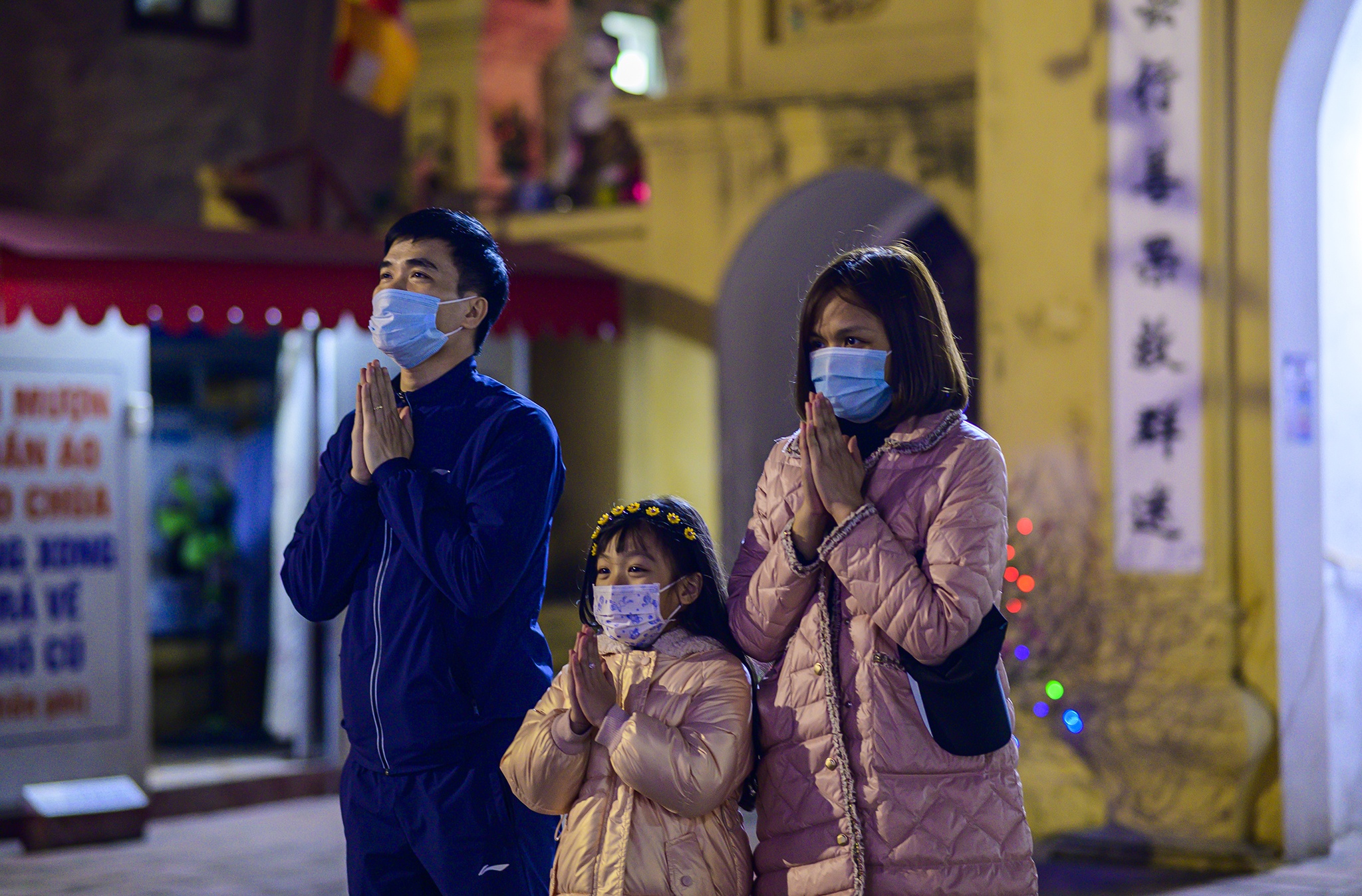 Quang Ninh,  Ha Long,  chua Long Tien,  xep hang,  di le chua dau nam,  phat giao,  le bai anh 11