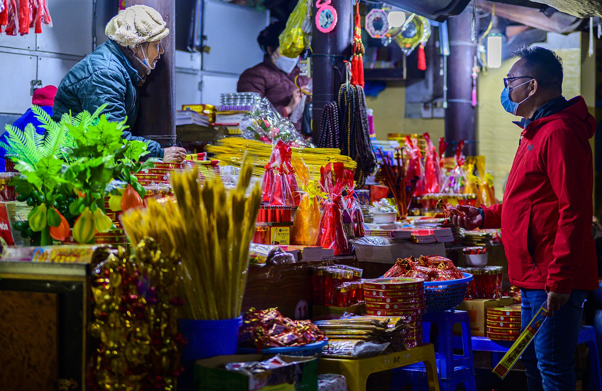 Quang Ninh,  Ha Long,  chua Long Tien,  xep hang,  di le chua dau nam,  phat giao,  le bai anh 13