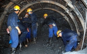 Cong nhan tu vong trong khai truong than Ha Lam hinh anh