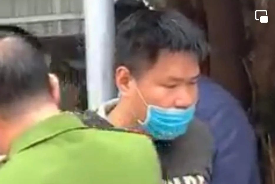 Thanh nien doa no bom khi cuop ngan hang hinh anh