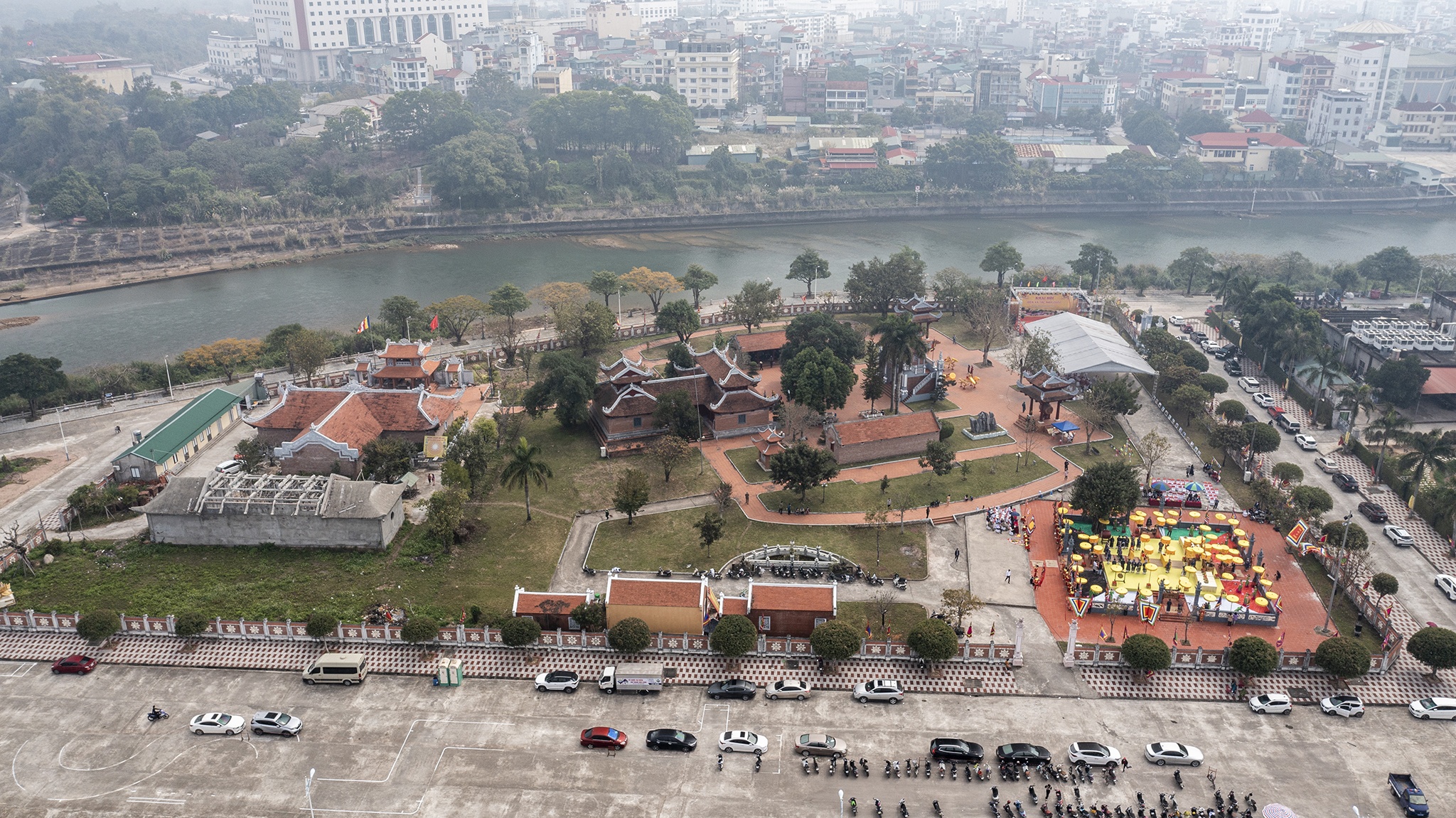 Den Xa Tac,  Quang Ninh,  Trung Quoc,  Xa Tac Dai Vuong,  du khach,  du lich,  song Ka Long anh 1