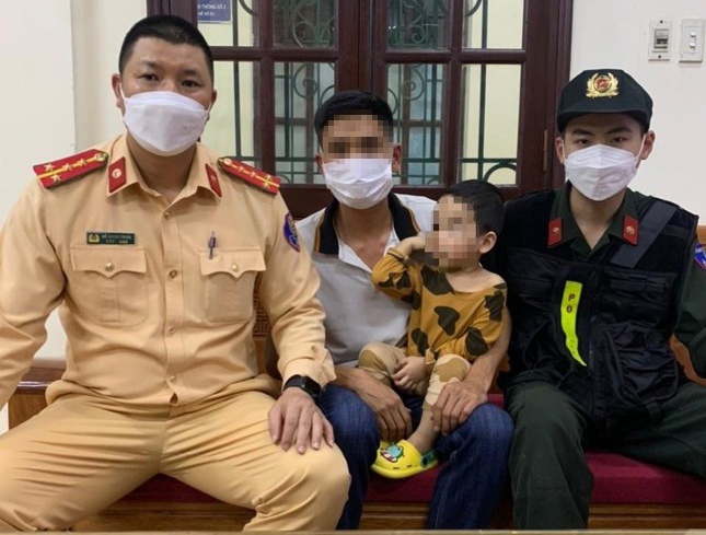 Om con len cau Bai Chay doa nem xuong bien hinh anh