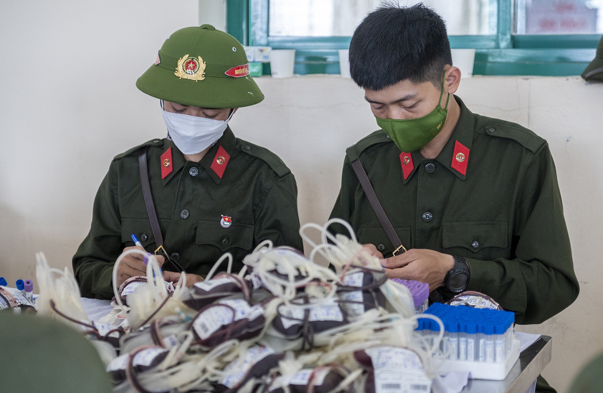 chien si CSCD Dong Bac tham gia hien mau anh 9