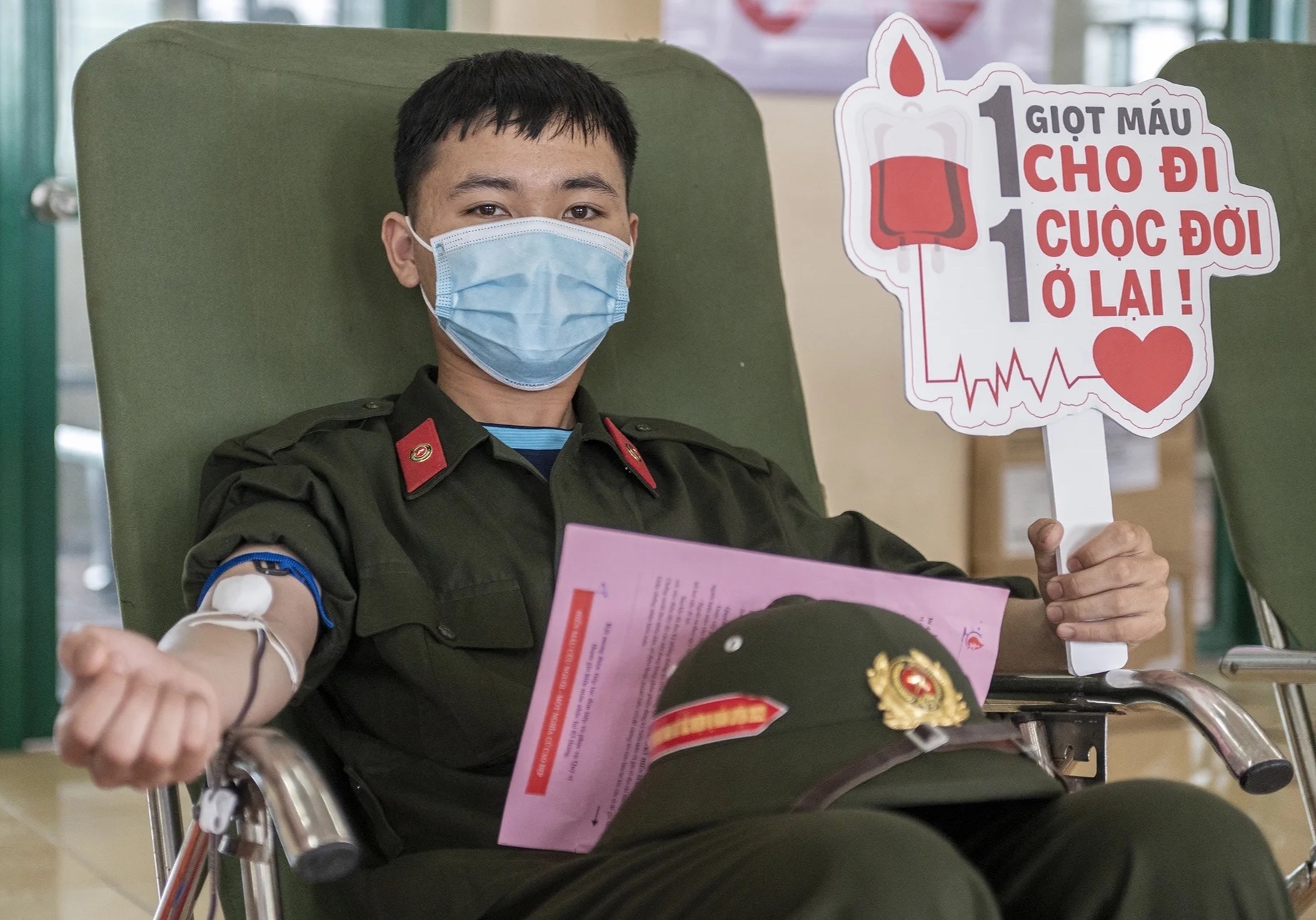 chien si CSCD Dong Bac tham gia hien mau anh 3