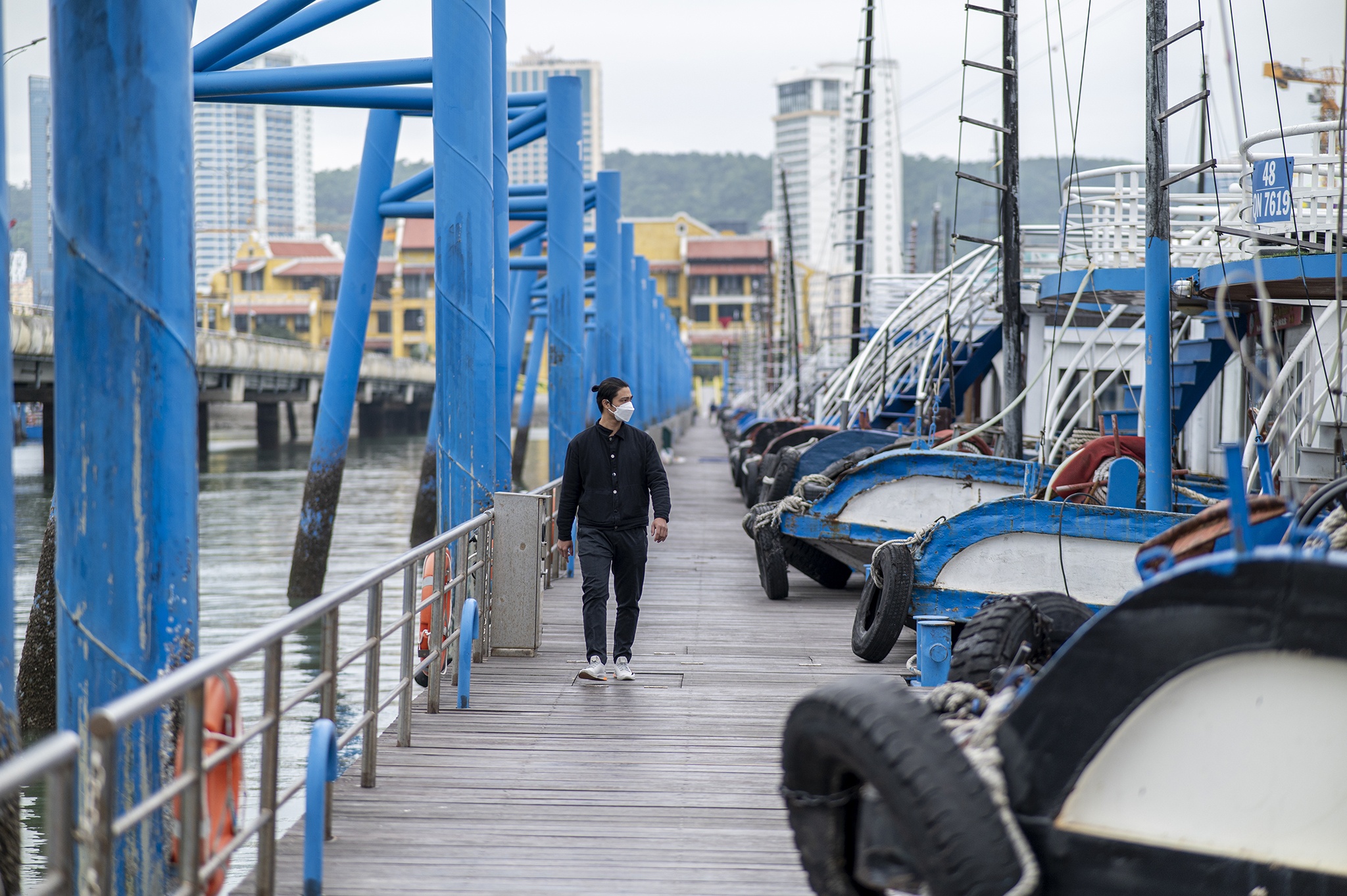 Gan 500 tau du lich vinh Ha Long tiep tuc nam ben hinh anh