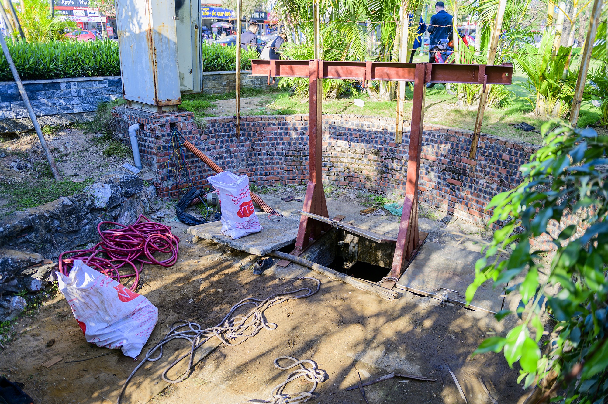 cong nhan moi truong tu vong do ngo doc khi H2S, anh 1