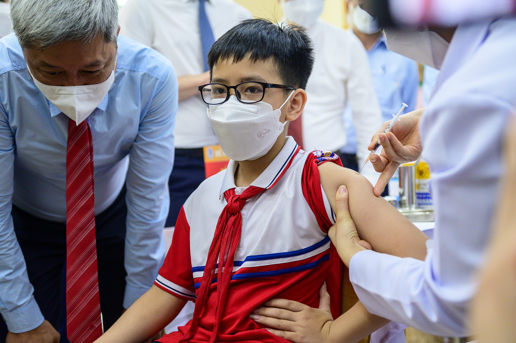 Ty le tiem vaccine Covid-19 cua Viet Nam thuoc nhom cao nhat the gioi hinh anh