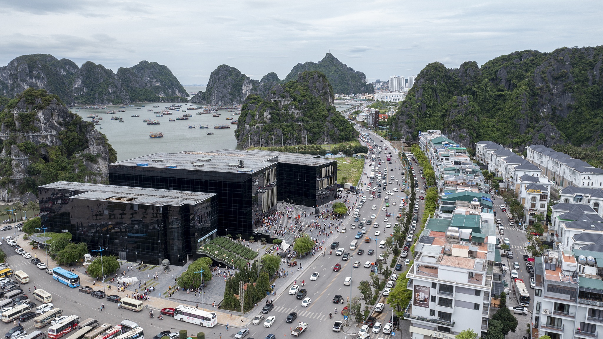 tac duong,  un tac,  Quang Ninh,  Ha Long,  bien cam do,  duong Tran Quoc Nghien,  khu du lich Bai Chay,  Bai Chay,  bai bien anh 4