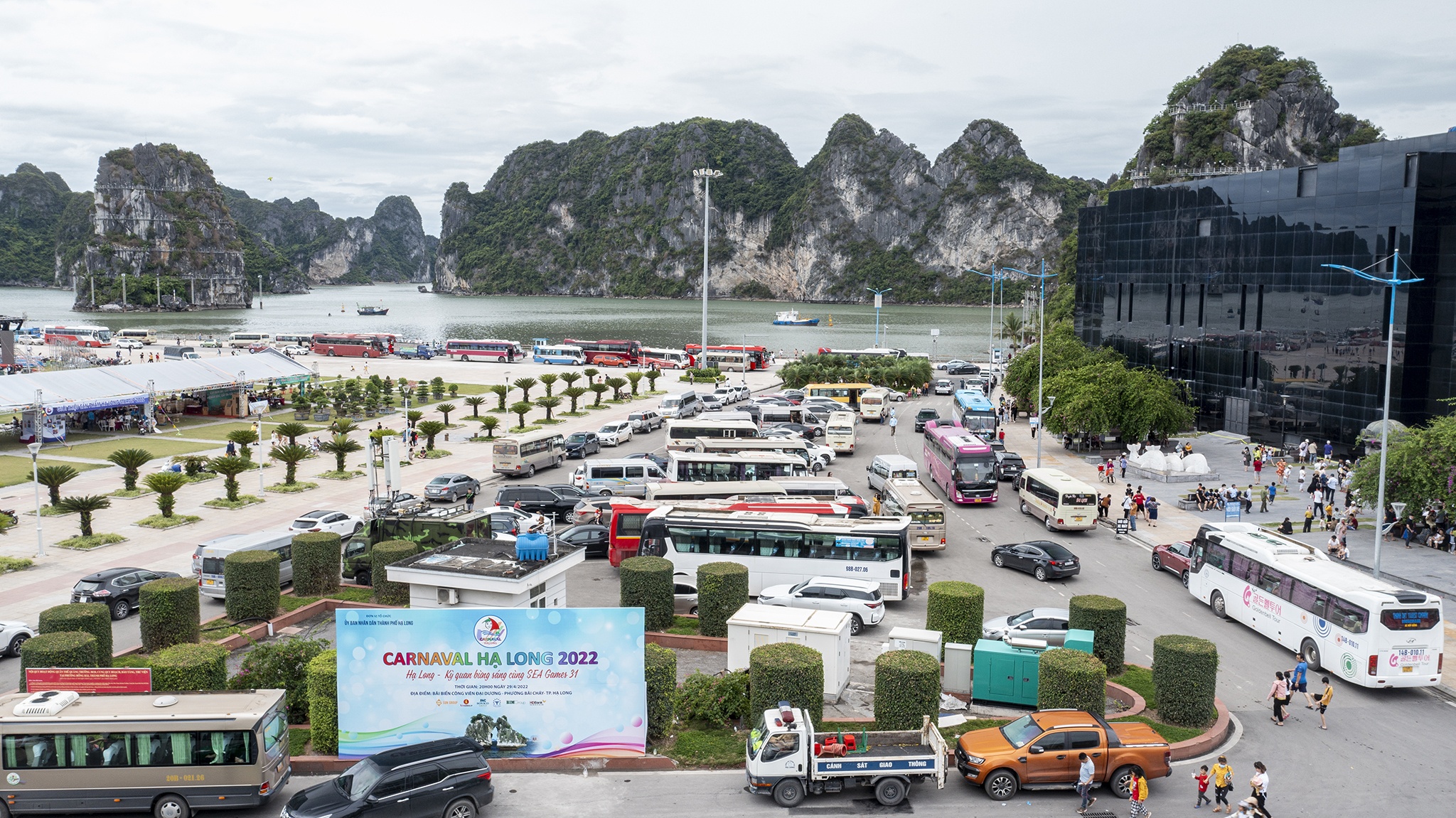 tac duong,  un tac,  Quang Ninh,  Ha Long,  bien cam do,  duong Tran Quoc Nghien,  khu du lich Bai Chay,  Bai Chay,  bai bien anh 5