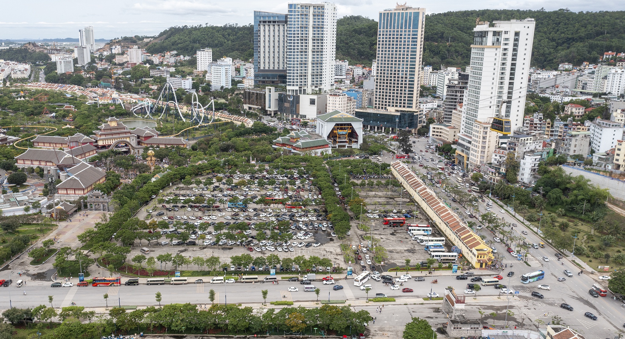tac duong,  un tac,  Quang Ninh,  Ha Long,  bien cam do,  duong Tran Quoc Nghien,  khu du lich Bai Chay,  Bai Chay,  bai bien anh 11