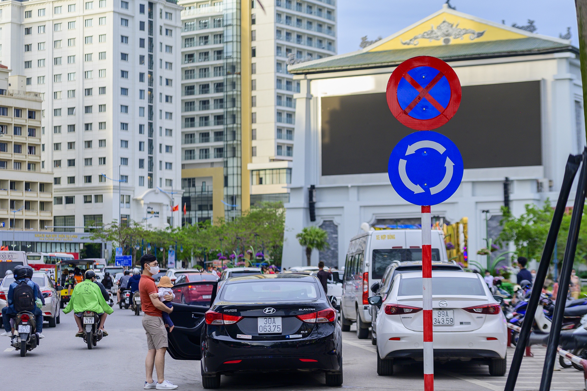 tac duong,  un tac,  Quang Ninh,  Ha Long,  bien cam do,  duong Tran Quoc Nghien,  khu du lich Bai Chay,  Bai Chay,  bai bien anh 3