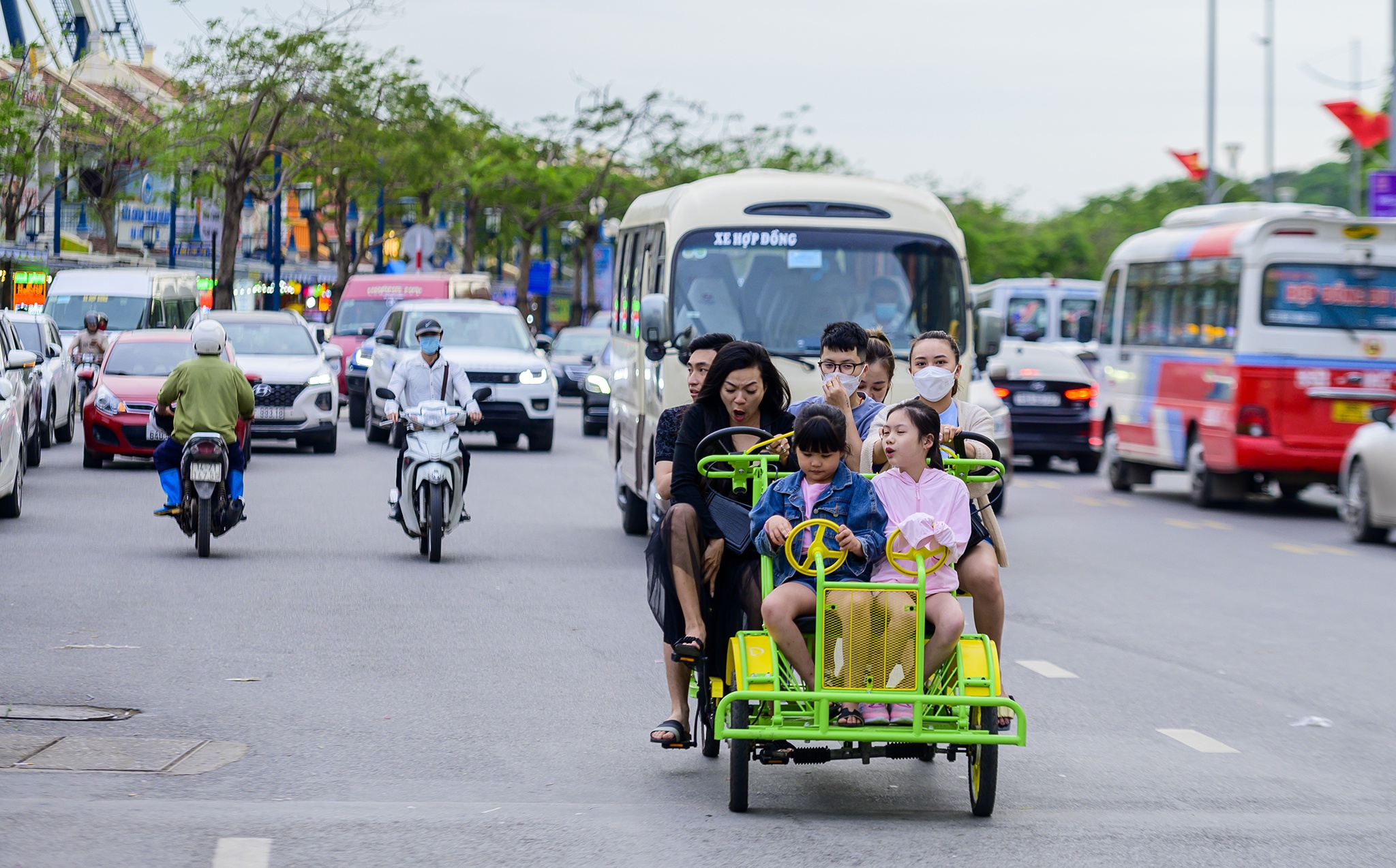 tac duong,  un tac,  Quang Ninh,  Ha Long,  bien cam do,  duong Tran Quoc Nghien,  khu du lich Bai Chay,  Bai Chay,  bai bien anh 13