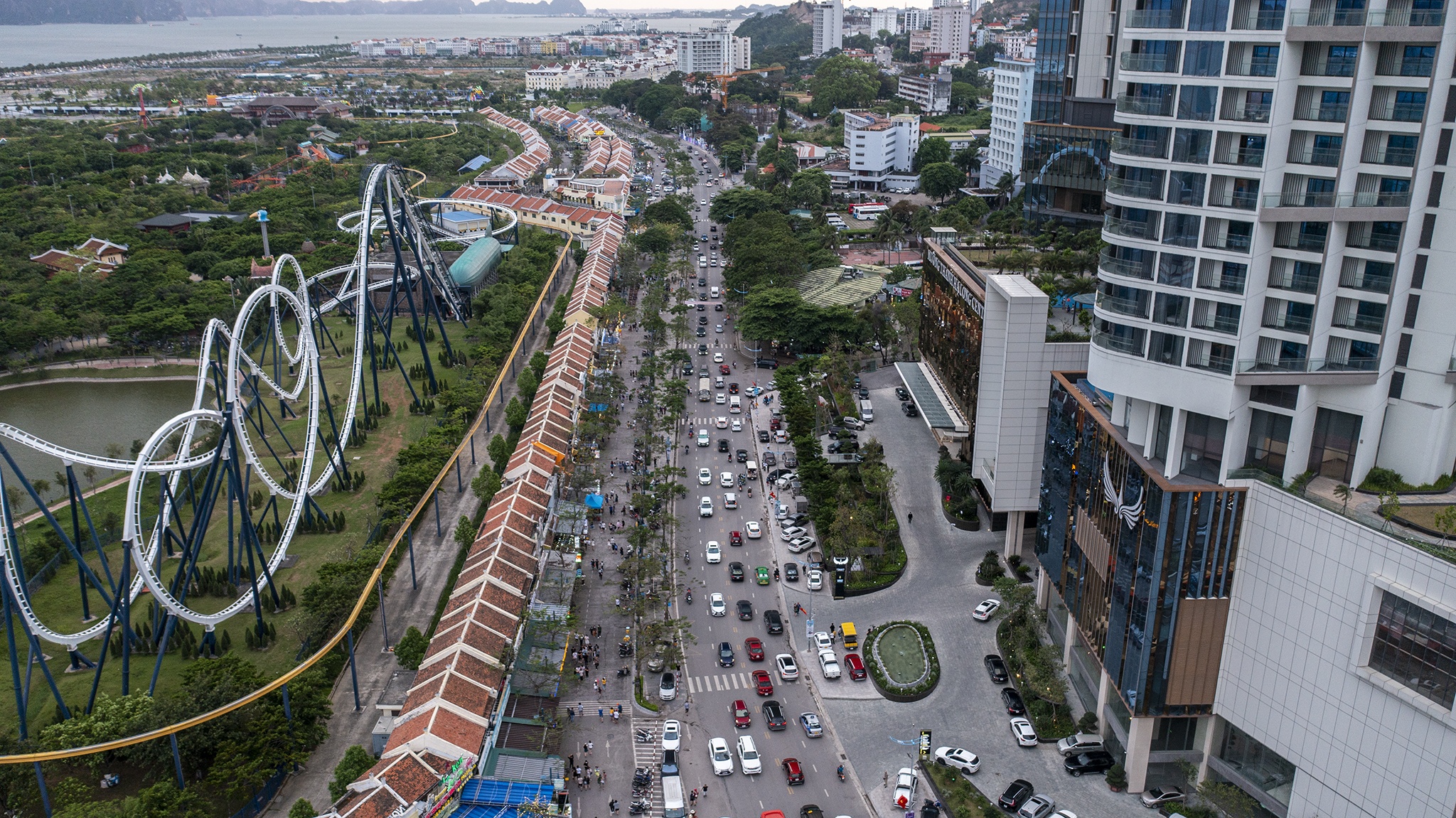 tac duong,  un tac,  Quang Ninh,  Ha Long,  bien cam do,  duong Tran Quoc Nghien,  khu du lich Bai Chay,  Bai Chay,  bai bien anh 10