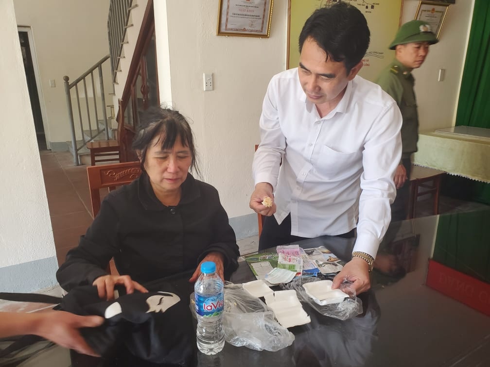 Giay phut sinh tu cua nguoi phu nu roi xuong vuc o Yen Tu anh 1