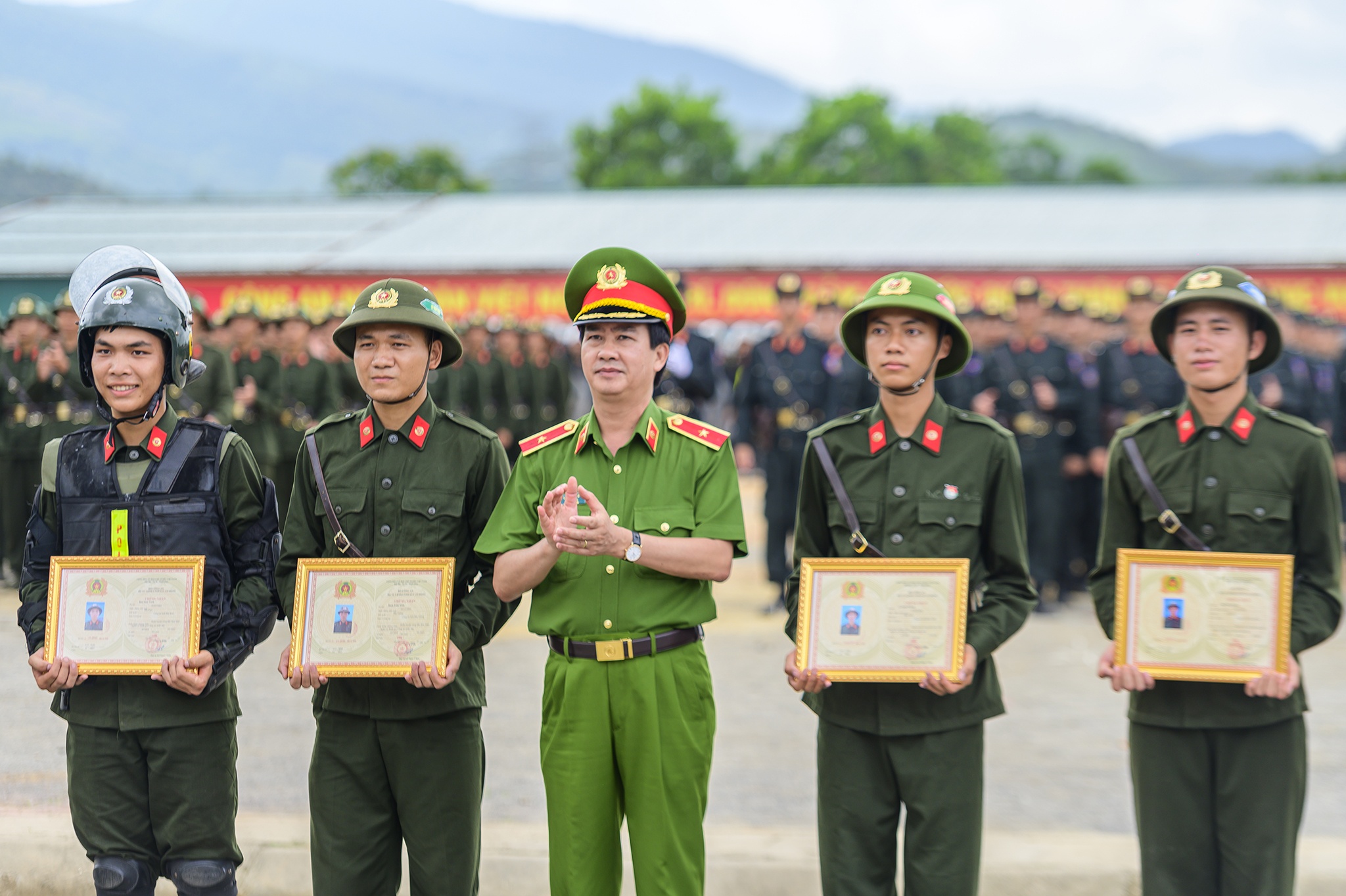 Khủng bố,  cảnh sát cơ động,  Trung đoàn CSCĐ Đông Bắc,  Quảng Ninh,  Bộ tư lệnh CSCĐ,  diễn tập,  chống khủng bố ảnh 12 Khung bo,  canh sat co dong,  Trung doan CSCD Dong Bac,  Quang Ninh,  Bo tu lenh CSCD,  dien tap,  chong khung bo anh 12