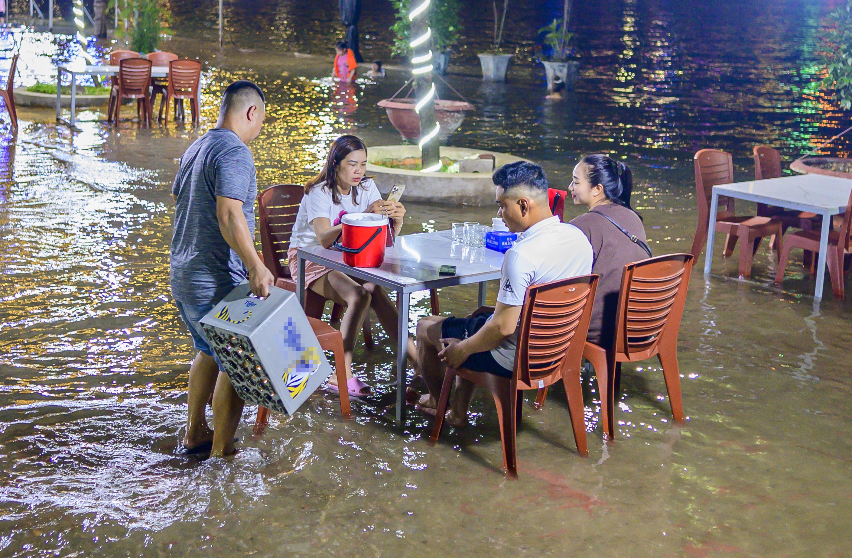 Nhieu khu do thi o Ha Long chim trong nuoc trieu cuong hinh anh