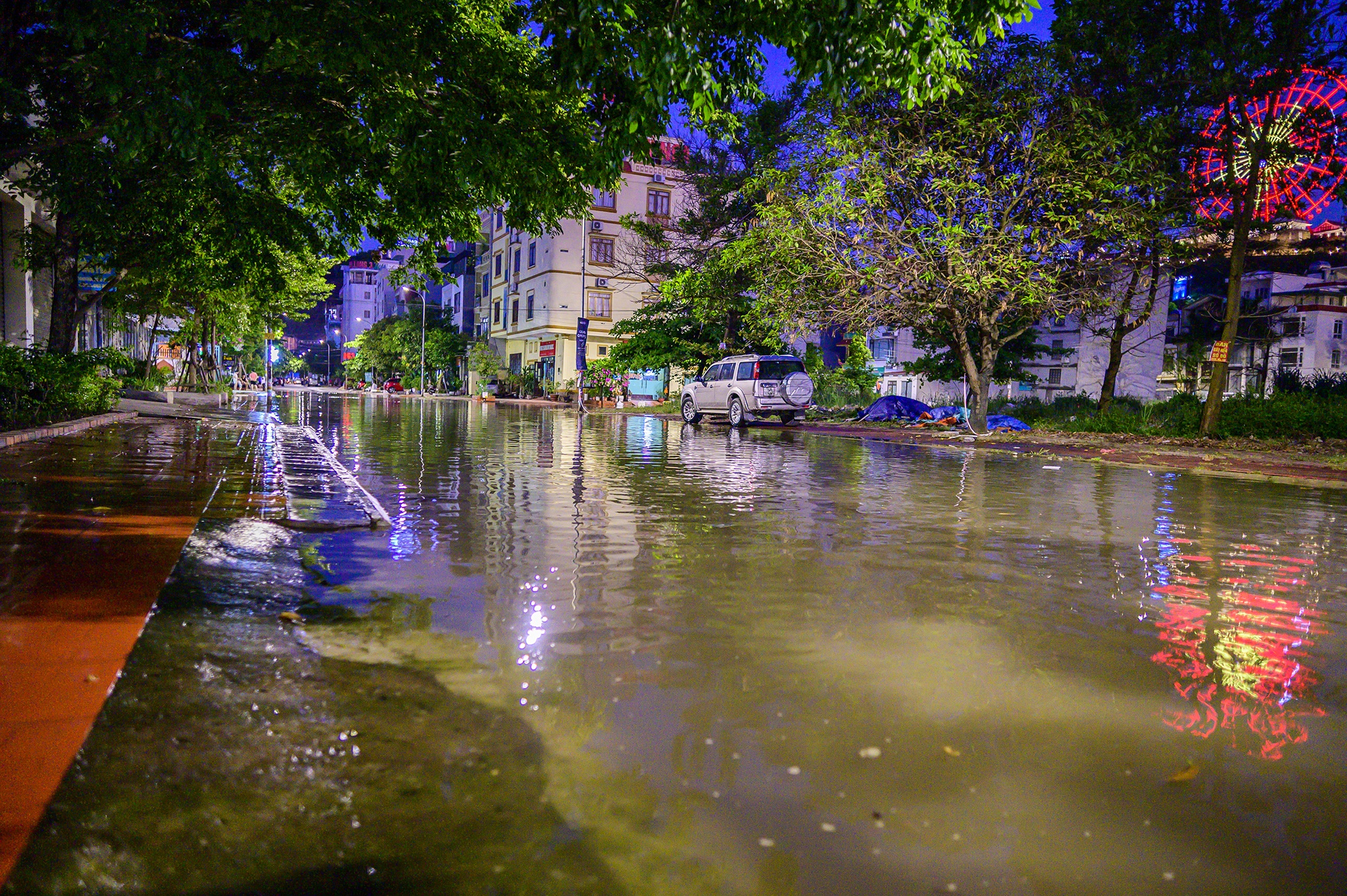 Trieu cuong,  khu do thi,  do thi,  Ha Long,  Quang Ninh,  Quang truong 30 thang 10,  quang truong anh 1