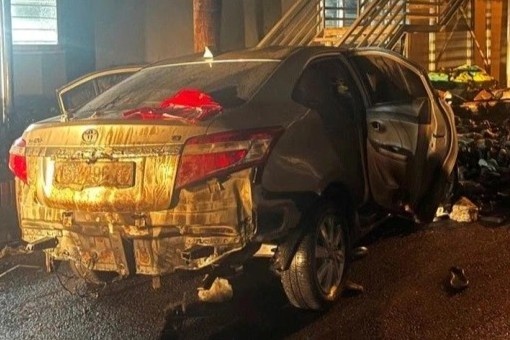 Tam giu pho giam doc lao xe vao cong ty vo hinh anh