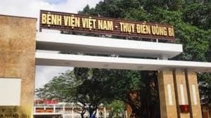 Can bo Benh vien Viet Nam - Thuy Dien Uong Bi nhan tien tu Viet A hinh anh