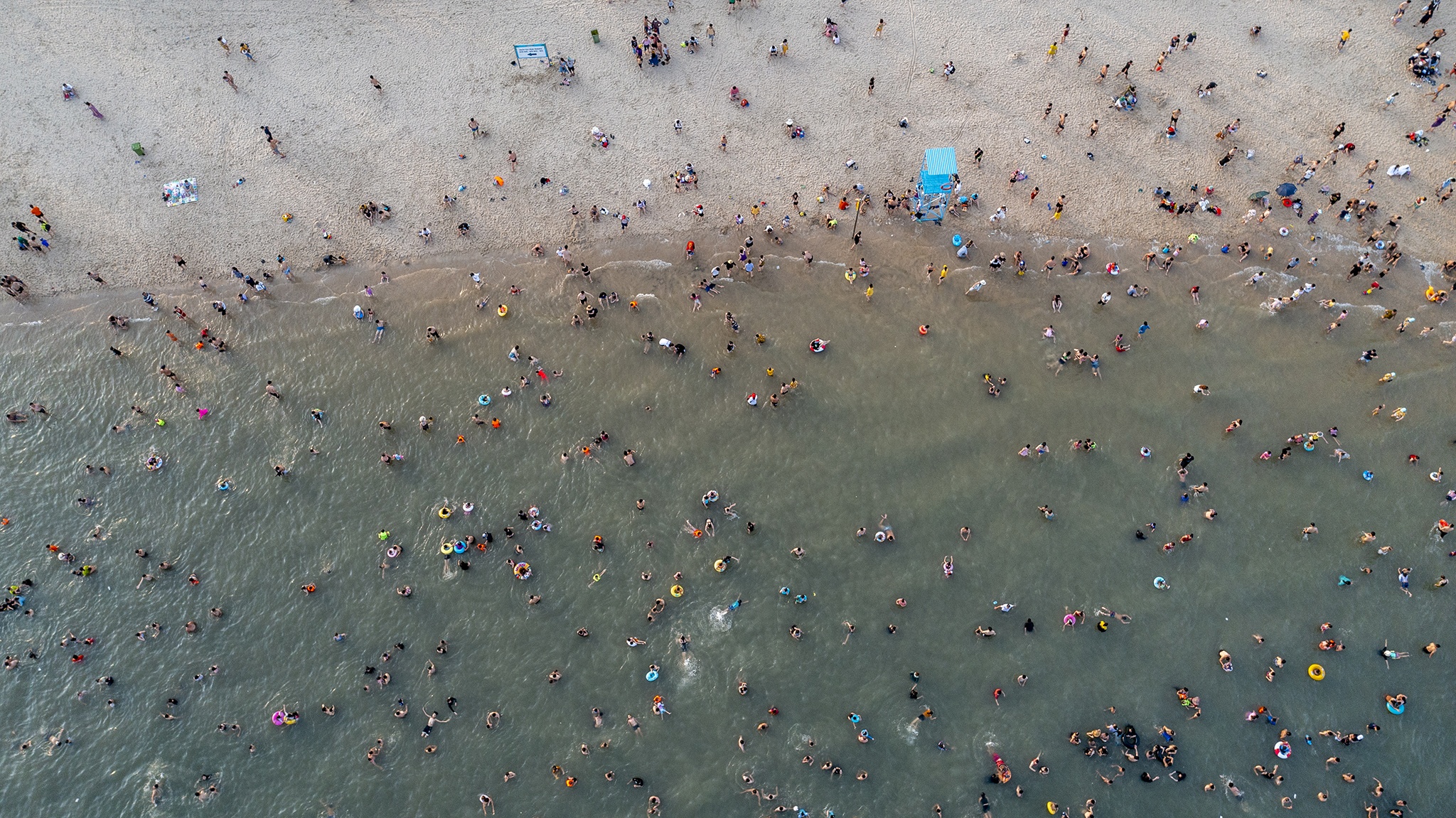 Bai bien Ha Long dong nghit nguoi den tam bien anh 2