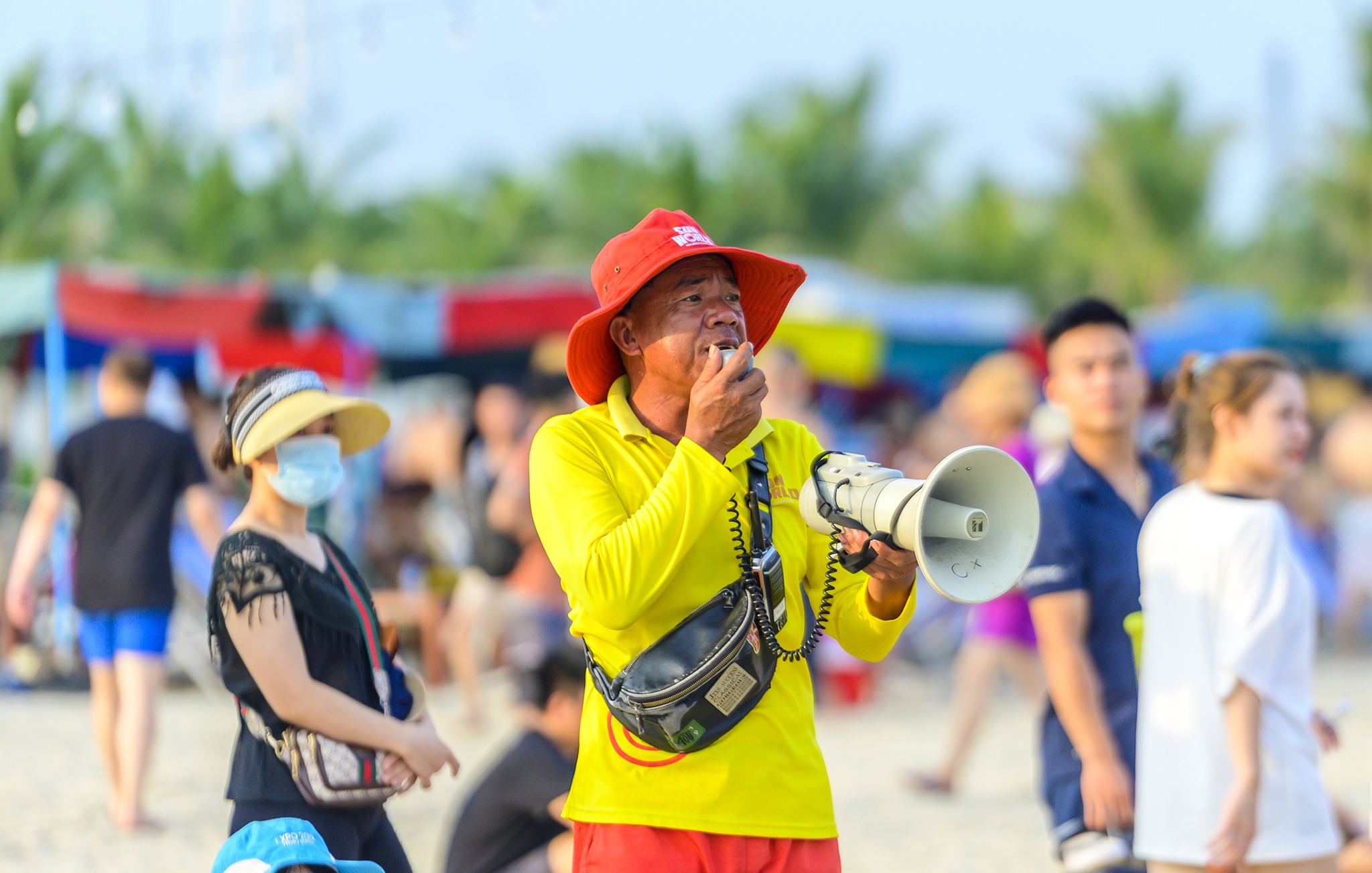Bai bien Ha Long dong nghit nguoi den tam bien anh 11
