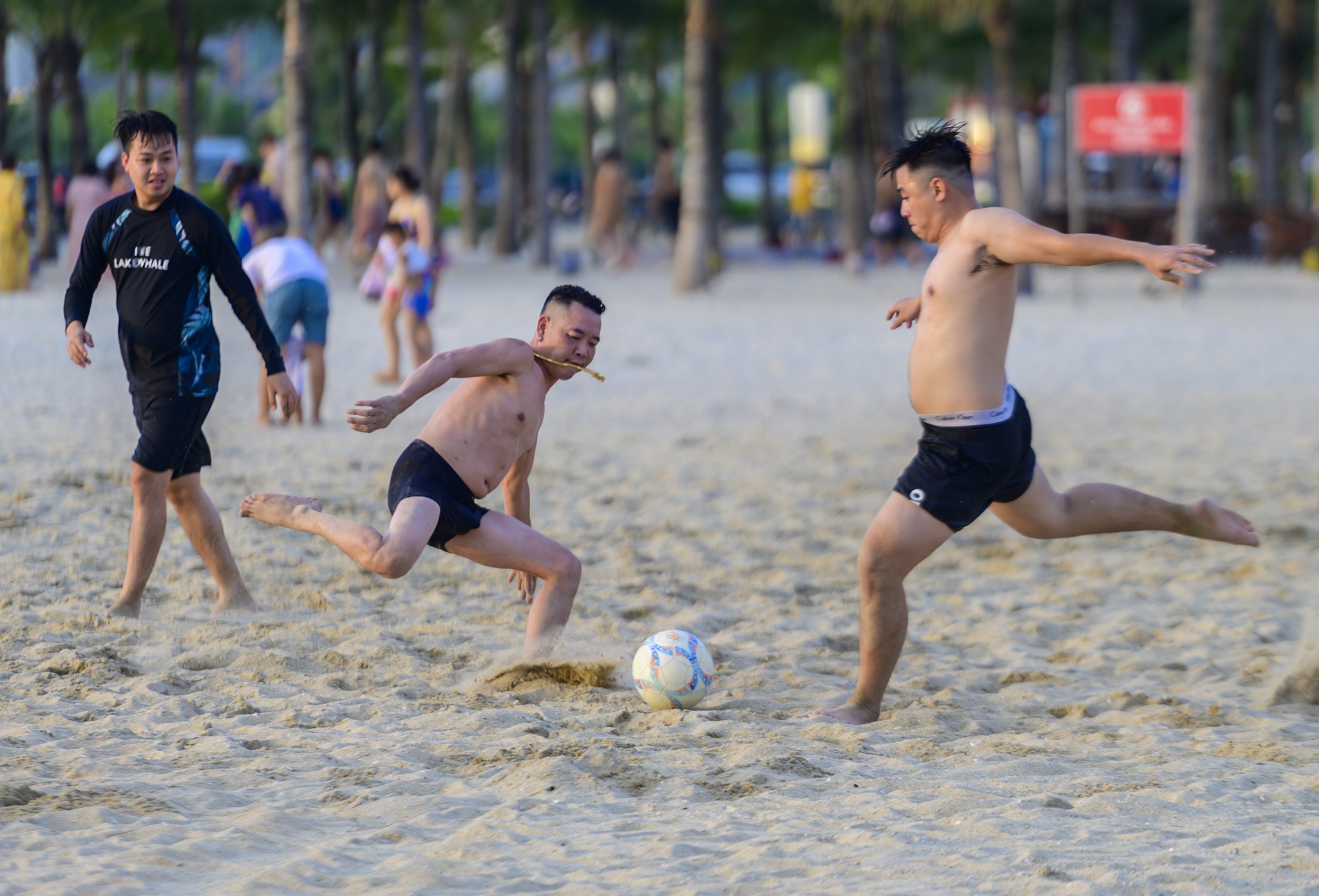 Bai bien Ha Long dong nghit nguoi den tam bien anh 5