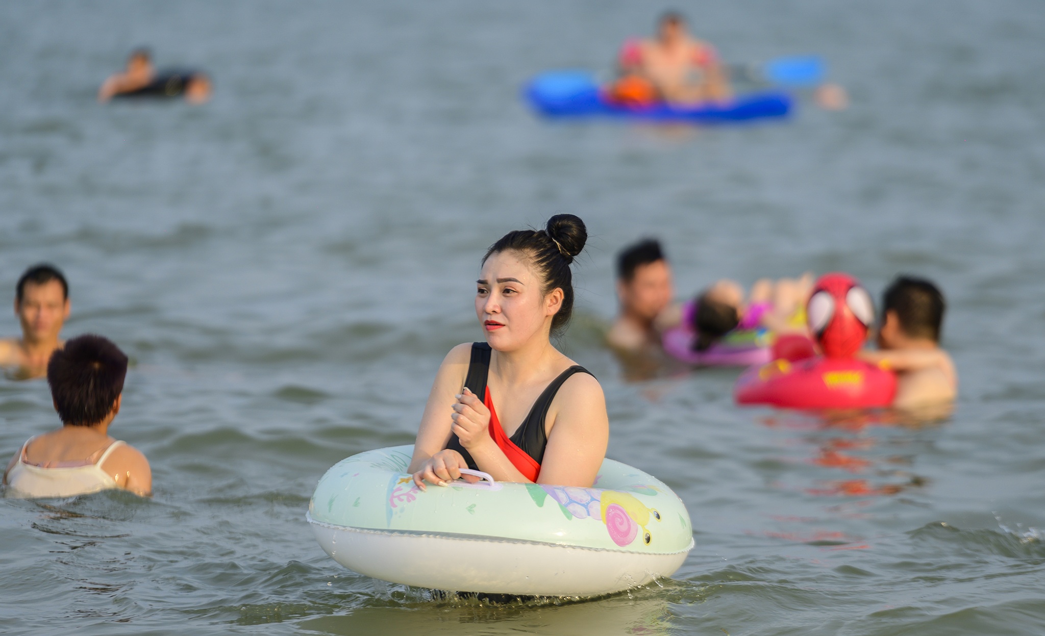 Bai bien Ha Long dong nghit nguoi den tam bien anh 3