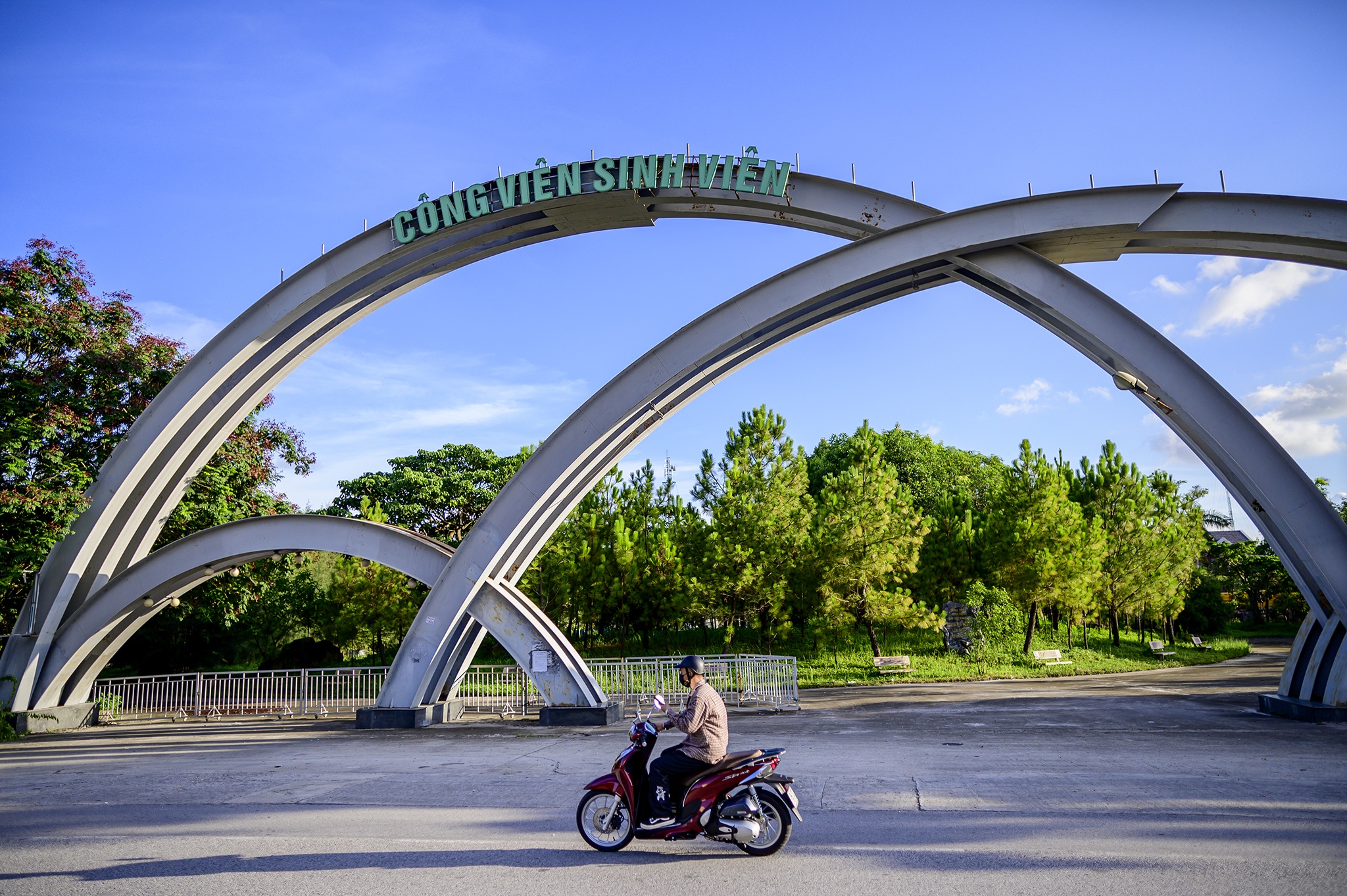 Cong vien o Uong Bi bo hoang anh 1