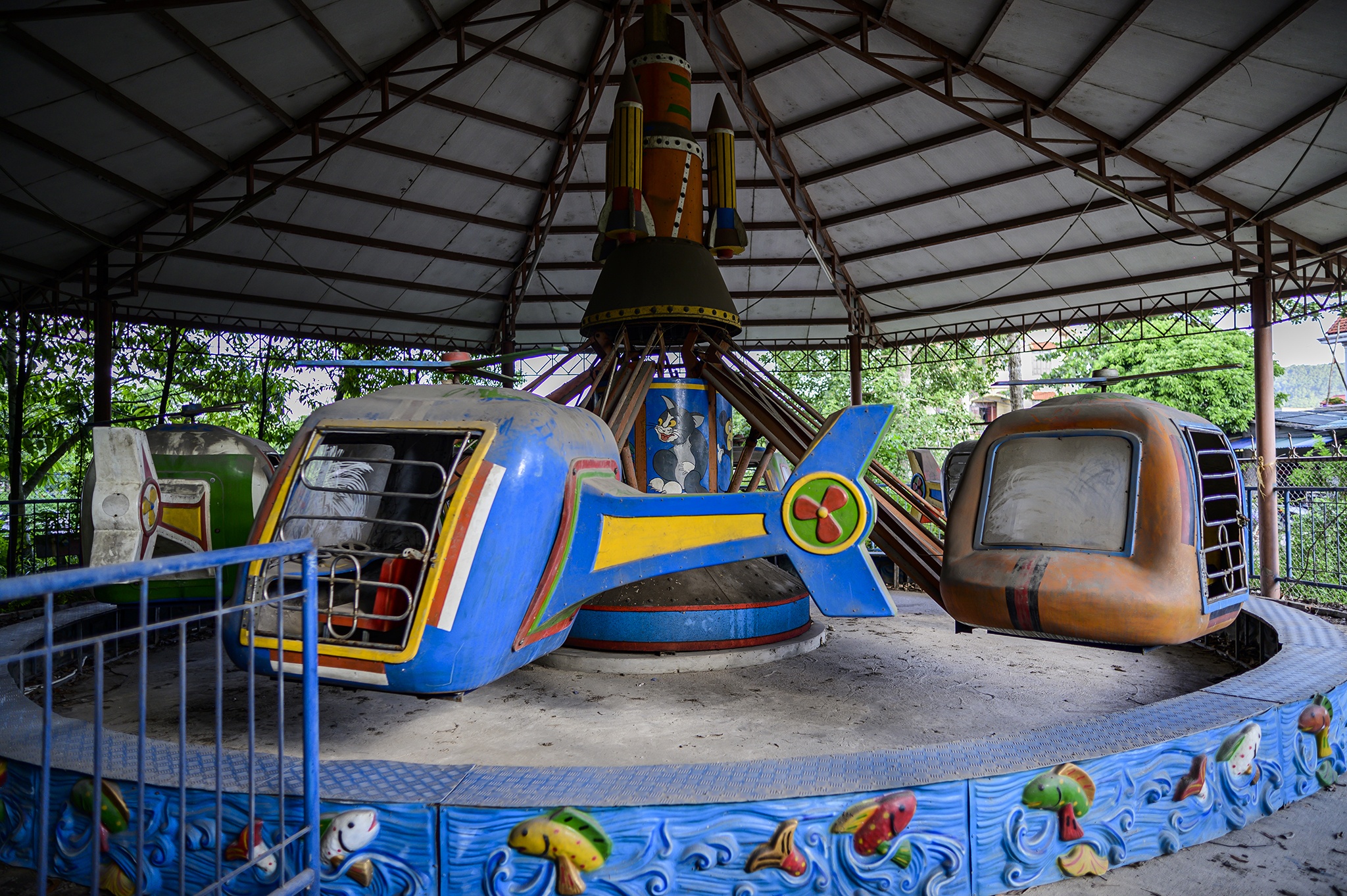 Cong vien o Uong Bi bo hoang anh 10