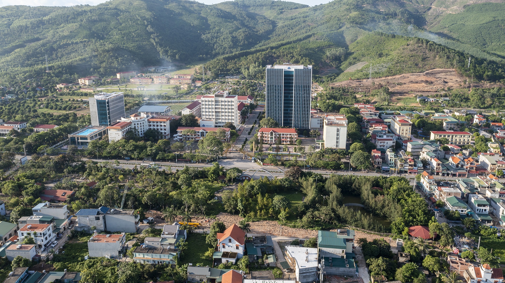 Cong vien o Uong Bi bo hoang anh 2