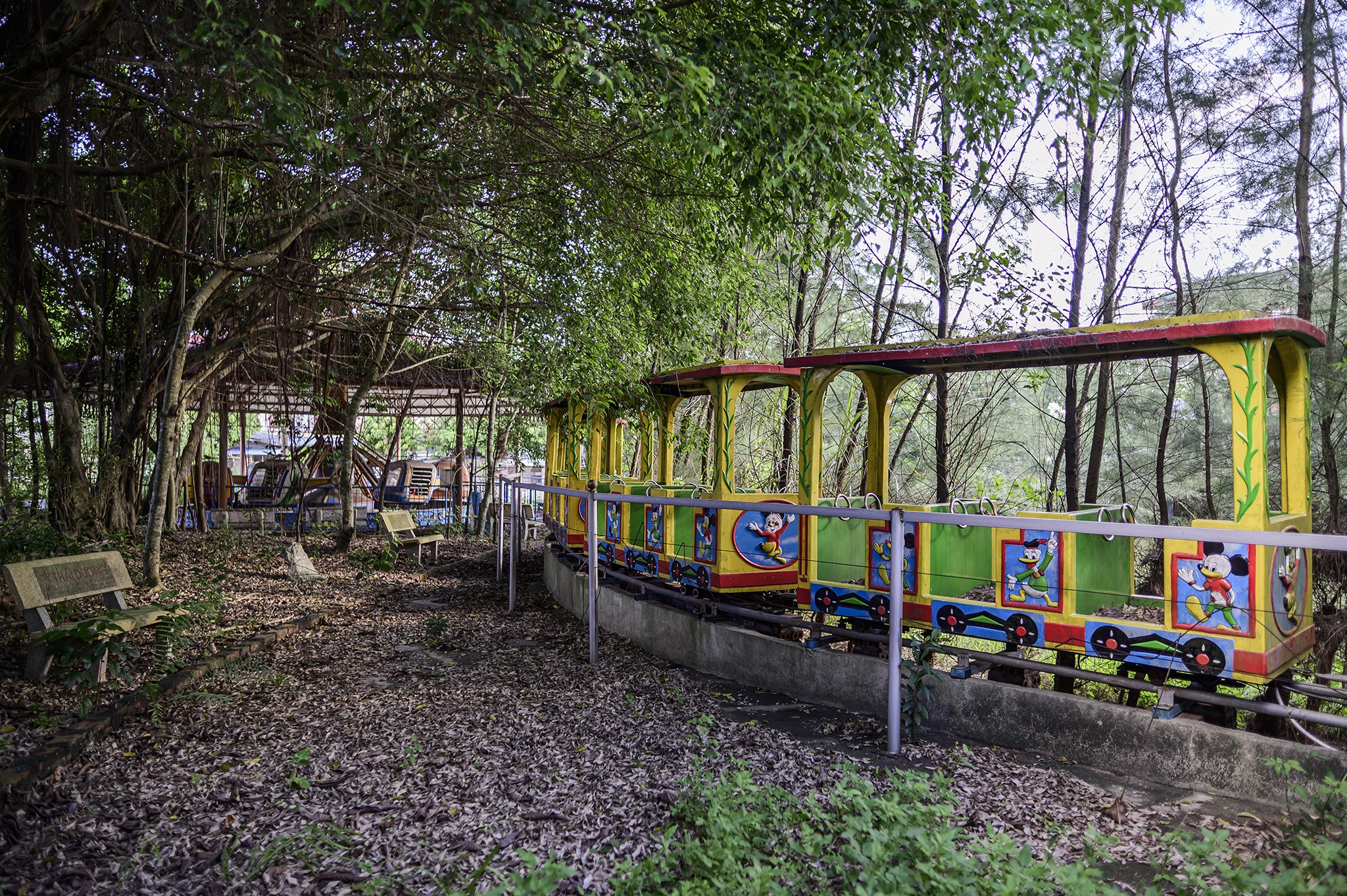 Cong vien o Uong Bi bo hoang anh 7