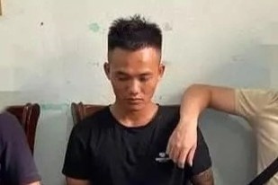 Loi khai nghi pham sat hai nu chu tiem phun xam hinh anh