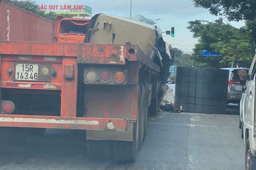 Cuon sat nang de bep dau xe container dung cho den do anh 1