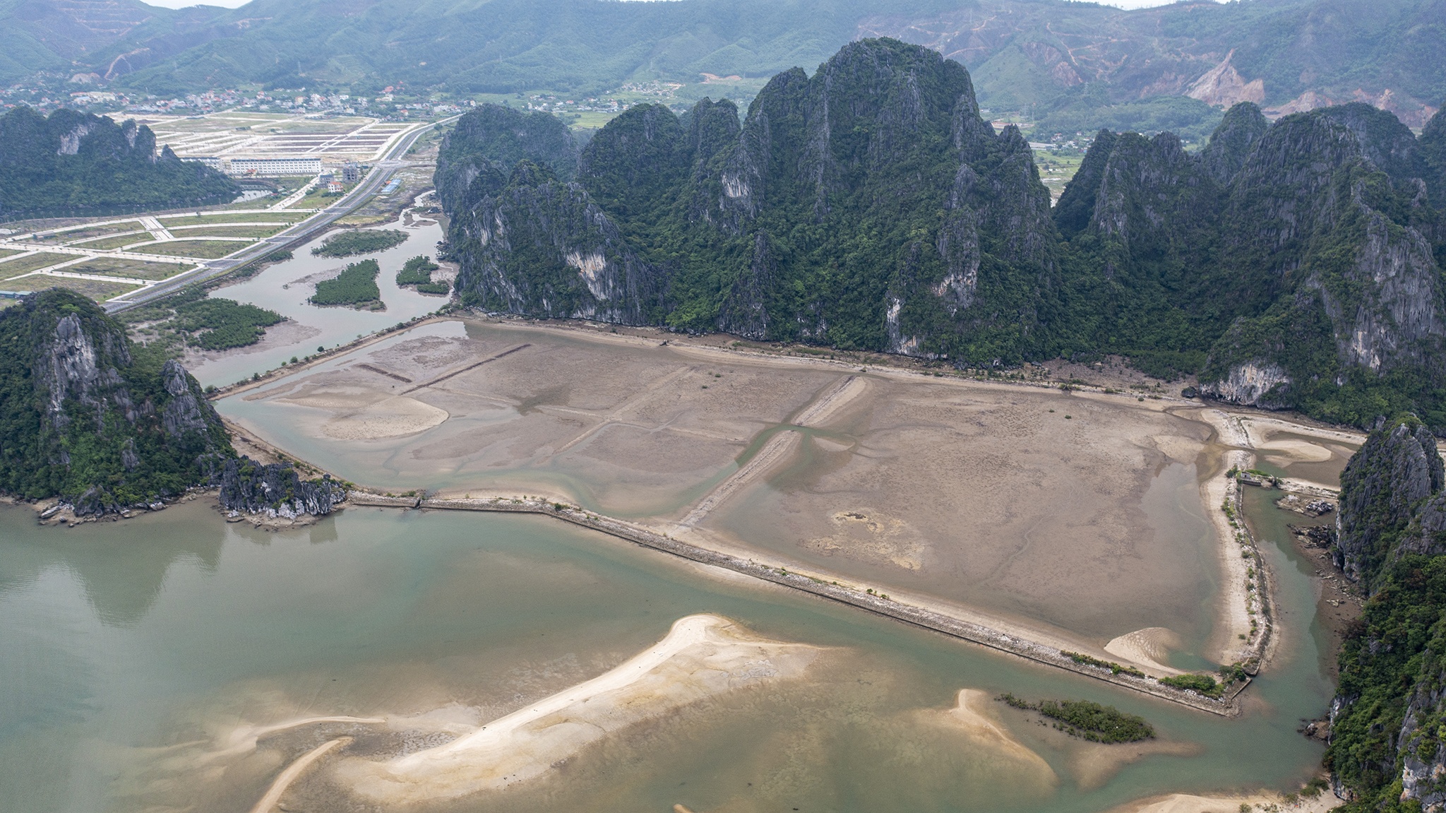 Quang Ninh thu hoi gan 2, 4 trieu m2 dat cua HD Mon anh 1