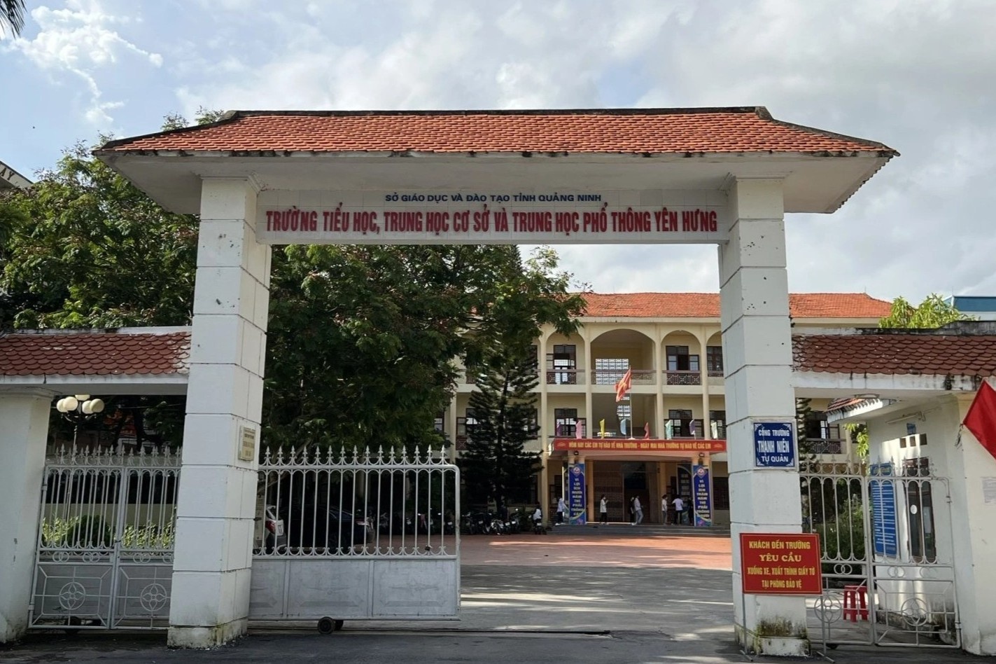 7 hoc sinh o Quang Ninh nhap vien do hut thuoc la dien tu hinh anh