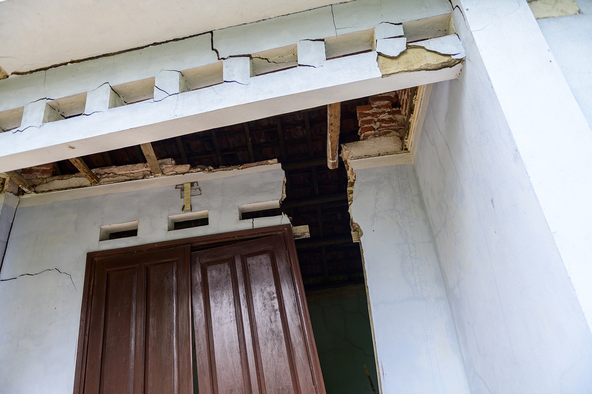 So tan khan cap 14 ho dan song ben mo dat o Ha Long hinh anh