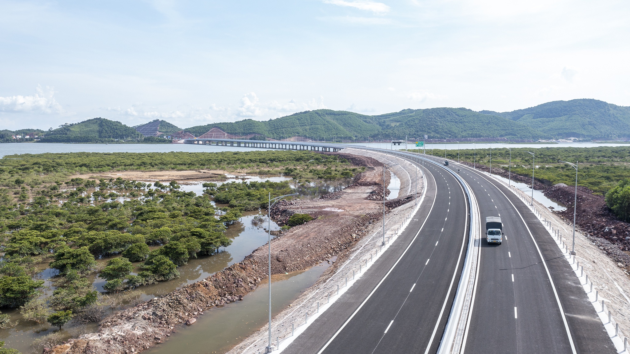 Cao toc Quang Ninh anh 4