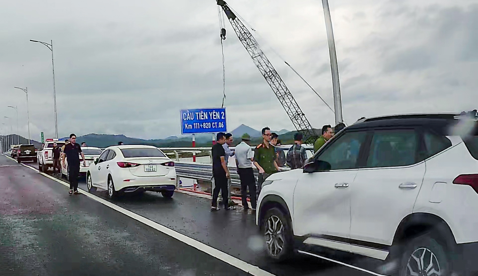 mat cap cap day dien anh 1