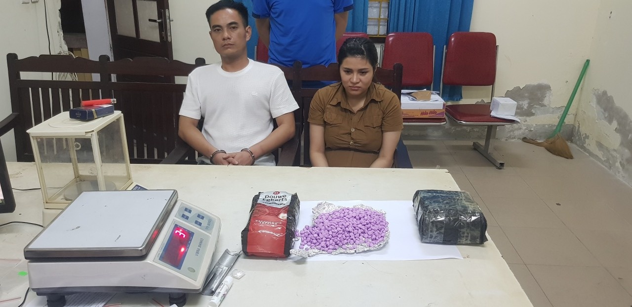 Dung oto van chuyen hon 2 kg ma tuy thi bi bat hinh anh