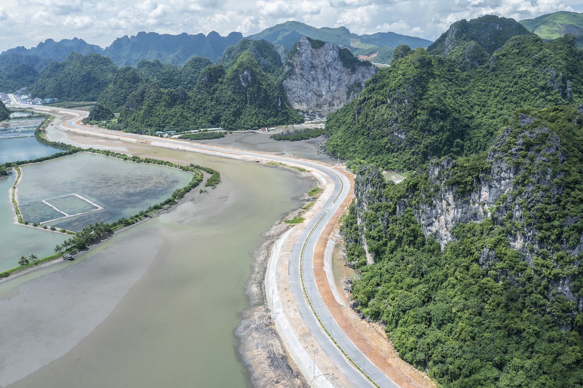 duong bao bien Quang Ninh anh 1