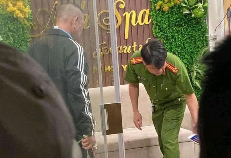 Dung dao sat hai ban gai chi vi ghen tuong hinh anh