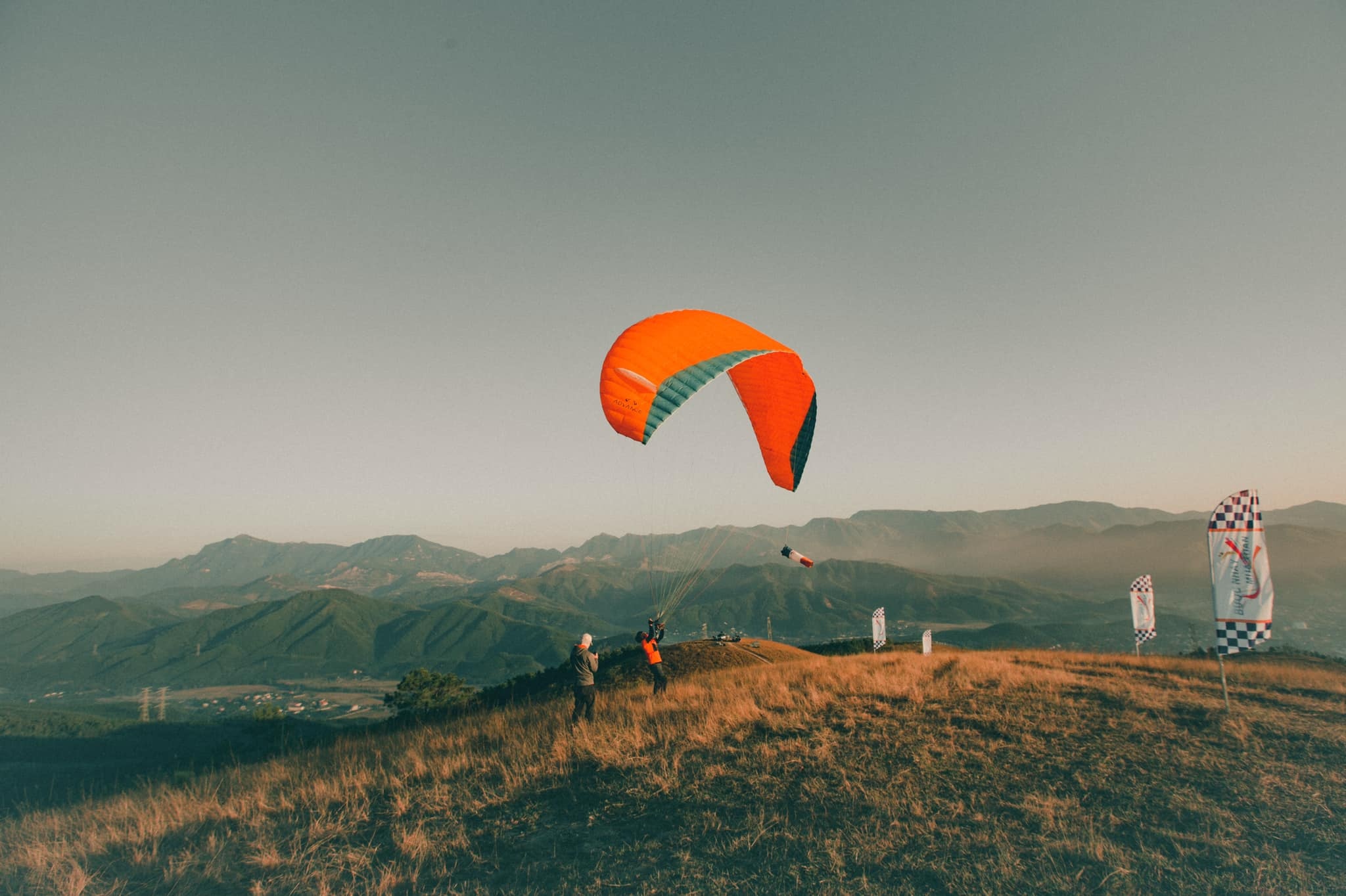 Sap dien ra le hoi du luon mua vang Binh Lieu hinh anh