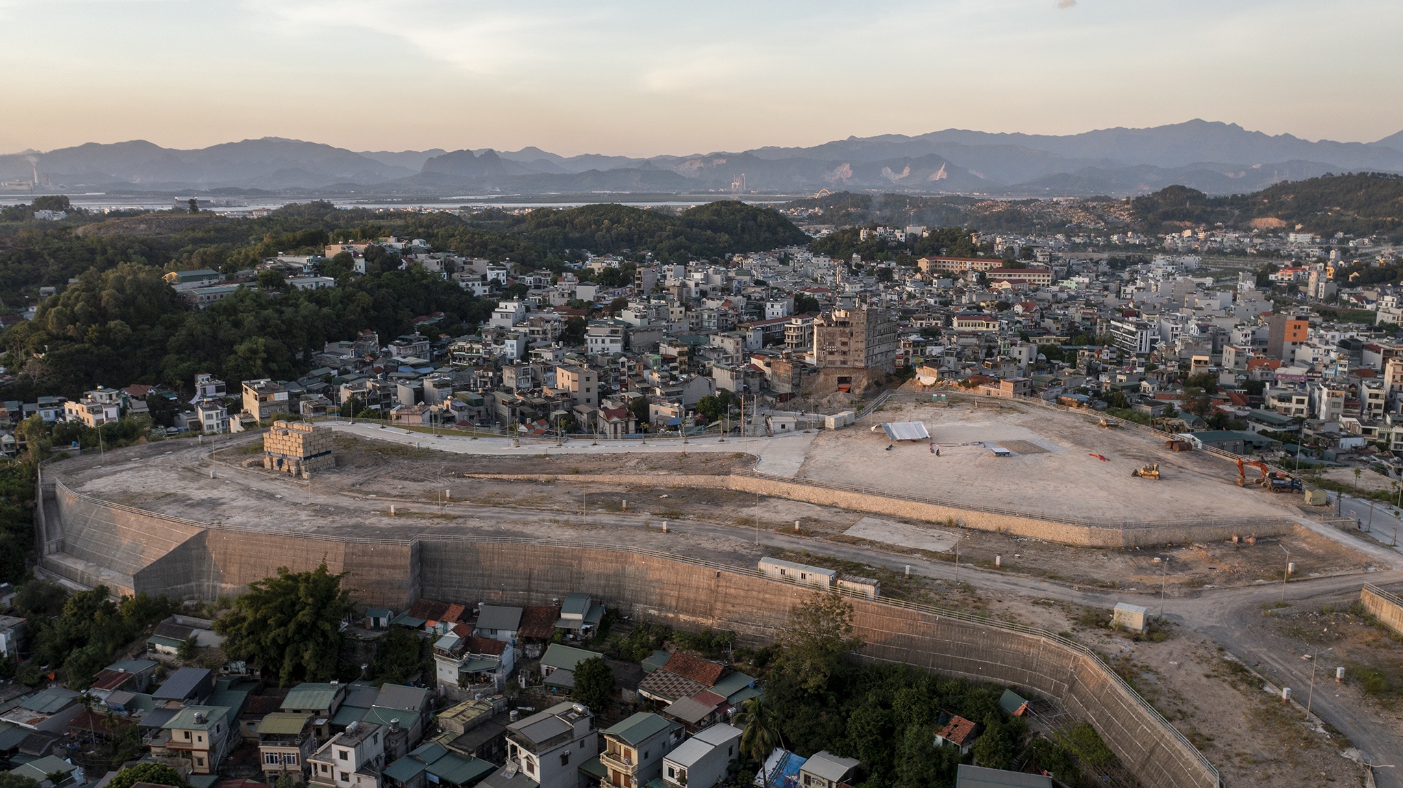 Du an nha o xa hoi 1.400 ty o 'dat vang' Ha Long hinh anh