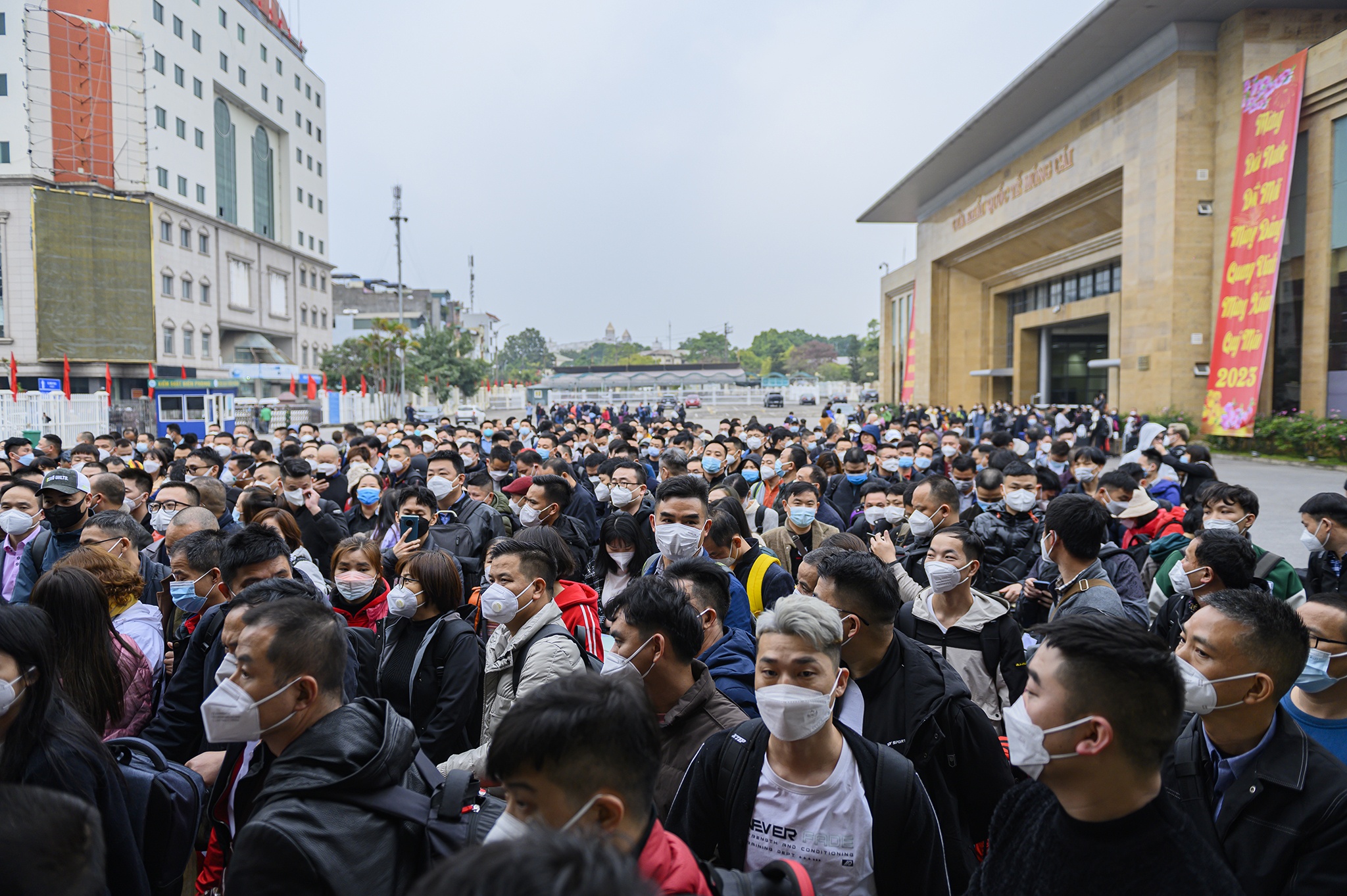 Trung Quoc,  Viet Nam,  Mong Cai,  cua khau Mong Cai,  xuat nhap canh anh 3