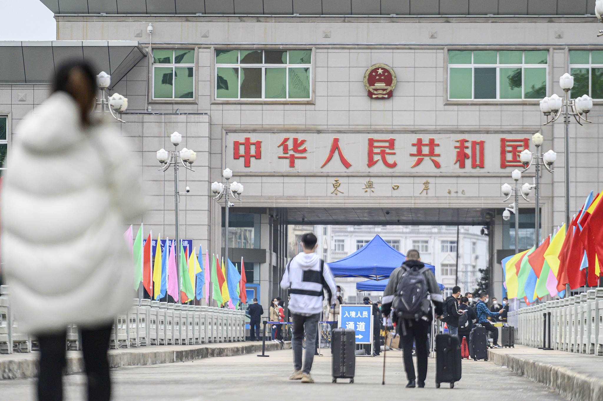 Trung Quoc,  Viet Nam,  Mong Cai,  cua khau Mong Cai,  xuat nhap canh anh 13